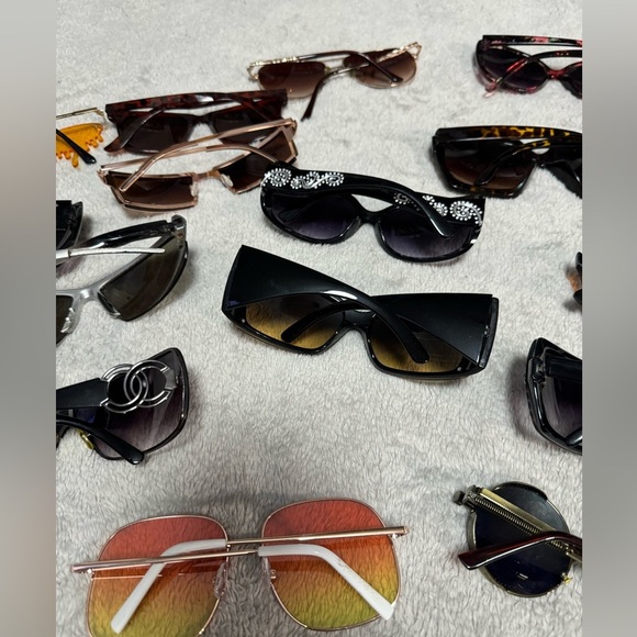 Giant Bundle of Sunglasses - Picture 5 of 11